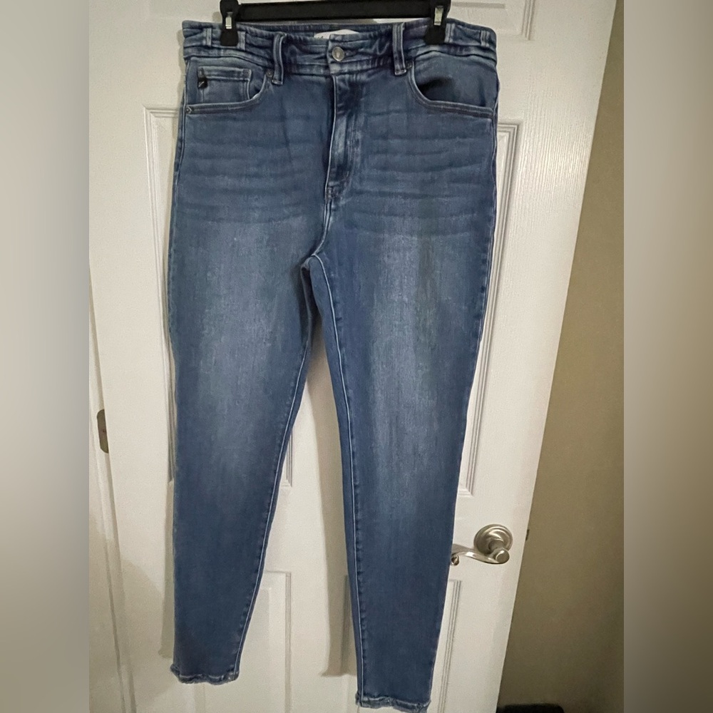 KANCAN non-distressed skinny jeans with frayed bottom hem-Size 31-EUC